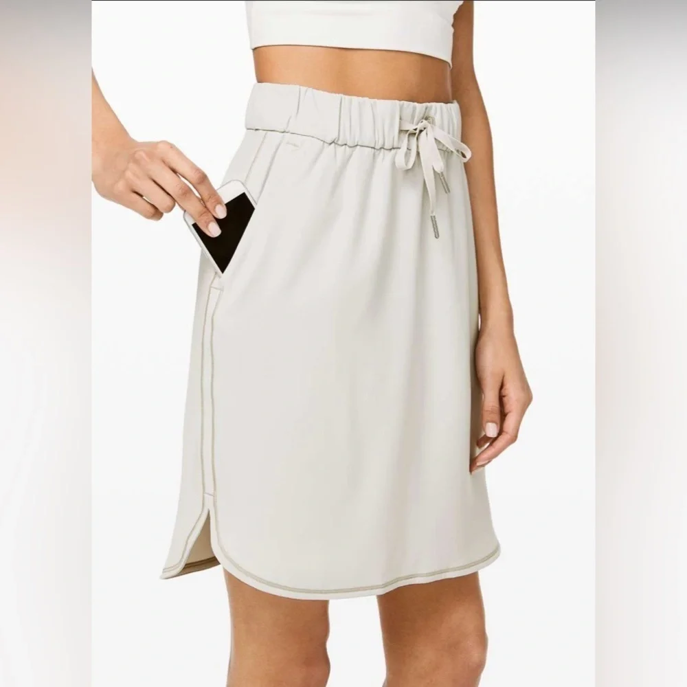 NWT Lululemon On The Fly Skirt *Woven
Silverstone​​​​ - Picture 3 of 11